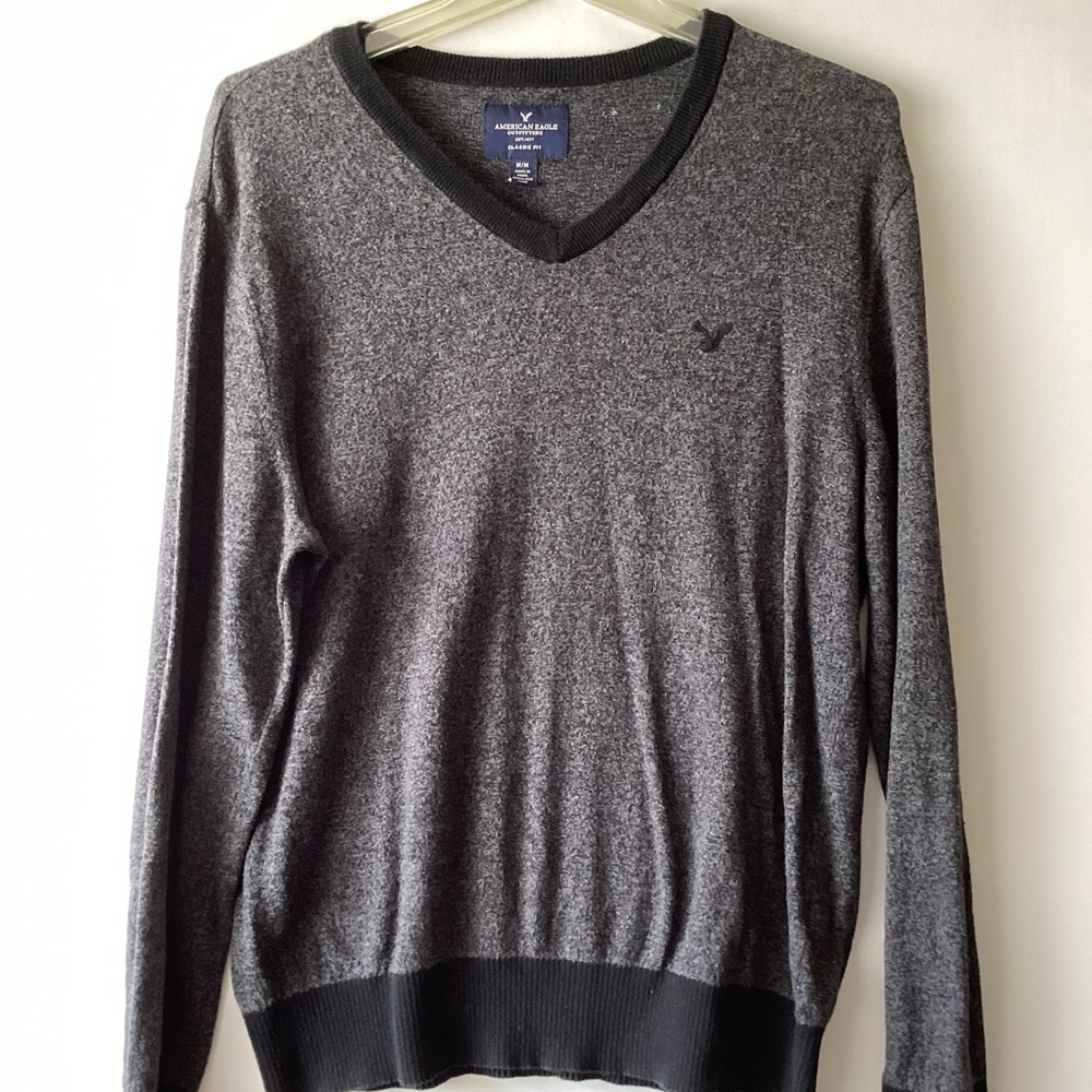 American Eagle Outfitters Classic fit pullover sweater